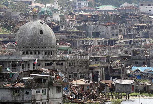 Bandila itinaas, Marawi crisis tapos na   