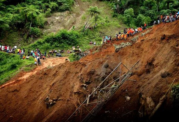 44 nabaon sa landslide