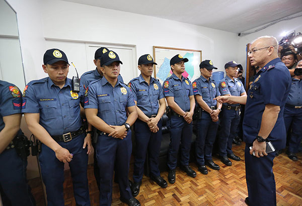 Mandaluyong Police chief, 10 pa sinibak!