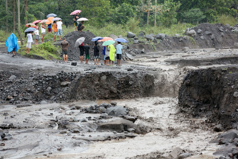 Lahar mula Mayon aagos    