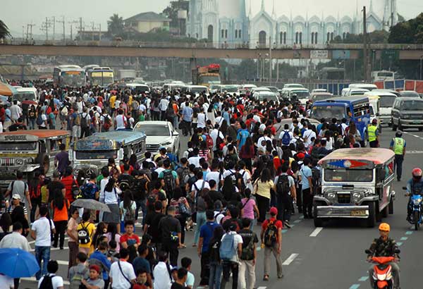  Tigil-pasada: 6,000 pasahero stranded    