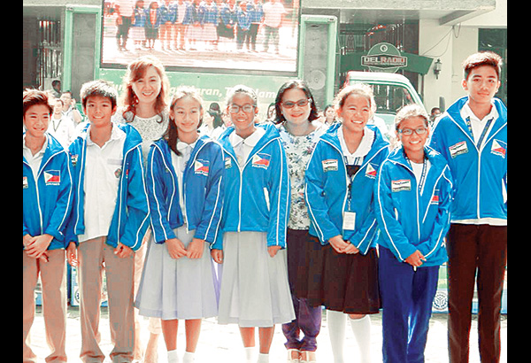 PSL tankers lalangoy sa Singapore swimfest