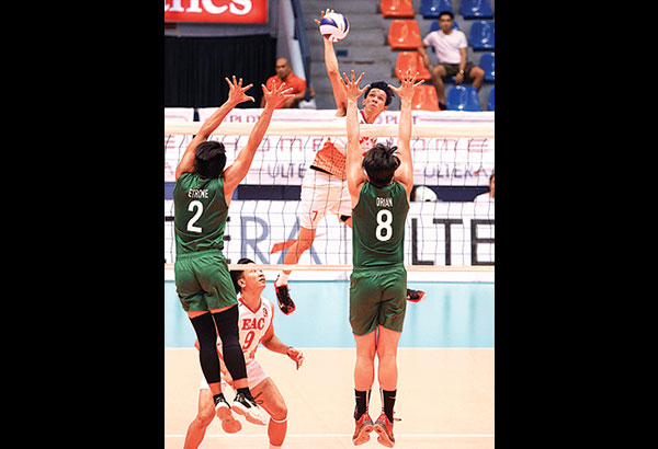 Bulldogs dumikit sa semis; Blazers nakasilip pa ng pag-asa