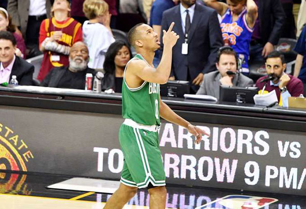 Celtics nakaiwas sa pagbaon ng Cavs