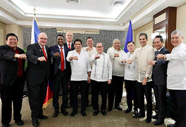 Philippines hosting bid para sa 2023 World Cup suportado ni Duterte