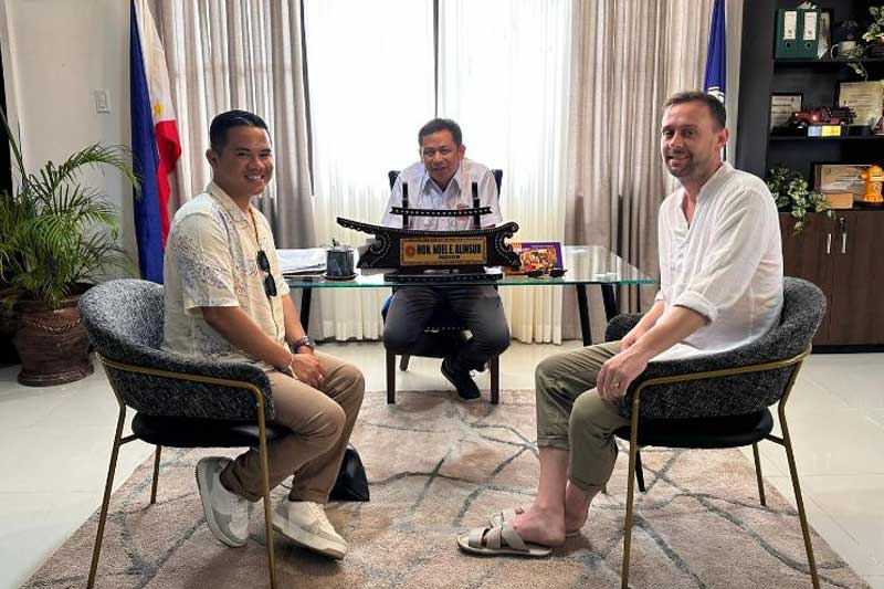 Las Islas Filipinas founder CEO Ryan Sta. Maria-Everist and national director Boh Everist visits Bontoc Mayor Noel Alinsub