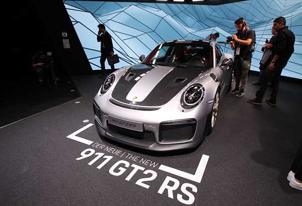 Porsche presents 3rd-gen Cayenne, new 911s at Frankfurt