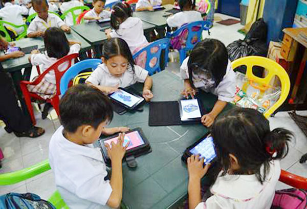 Duterte wants mandatory computer, internet lessons for Pinoy pupils