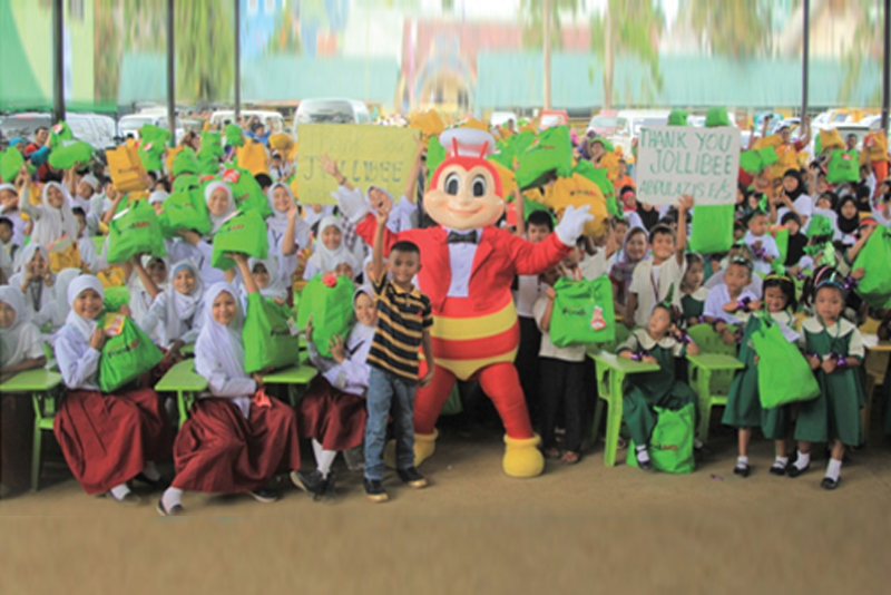 Jollibee #SharingJoy with children in Marawi