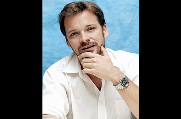 Peter Sarsgaard plays peacemaker in suspense thriller