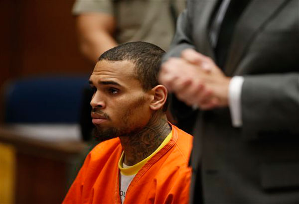 Judge orders Chris Brown to remain in jail