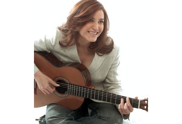 Paraguayan classical guitarist converts pop audience