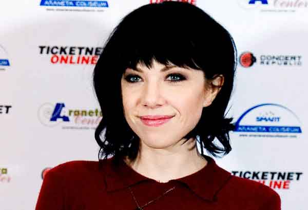 Carly Rae Jepsen &lsquo;emotional&rsquo; at Manila concert