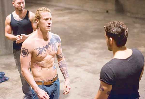 Mind-boggling death stunts in Point Break