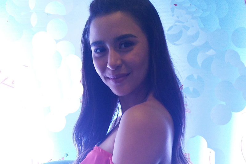 Yassi Pressman admits breaking down because of bashers