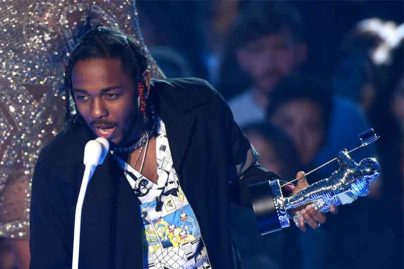 MTV VMAs full of emotional, political moments; Lamar wins 6