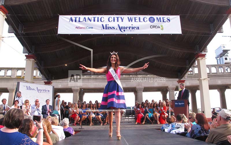 Contestant, a pilot, flies herself to Miss America contest