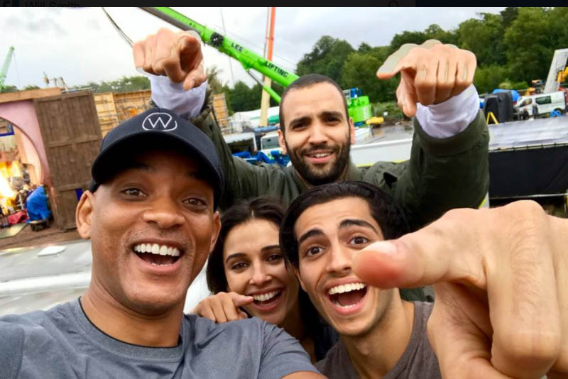 'Aladdin' cast takes first selfie