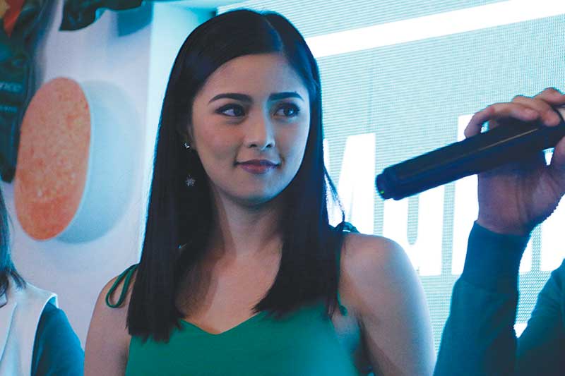 WATCH: Kim Chiu on Nadine Lustre's trending sexy photos