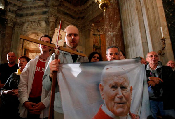 Pope Francis makes John XXIII, John Paul II saints