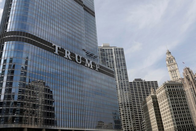 Chicago mayor, billionaire clash over 'tasteless' TRUMP sign