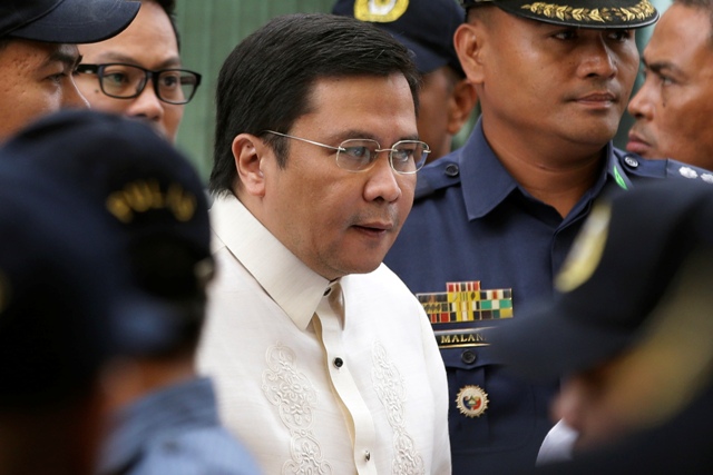 Jinggoy claims extortion try by Ombudsman prober 