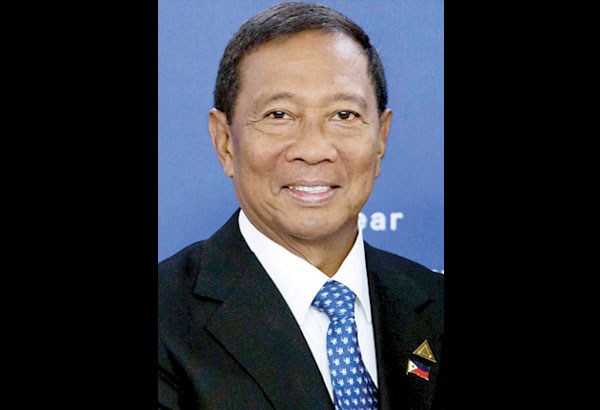 SWS: Binay rated &lsquo;excellent&rsquo; as others slip