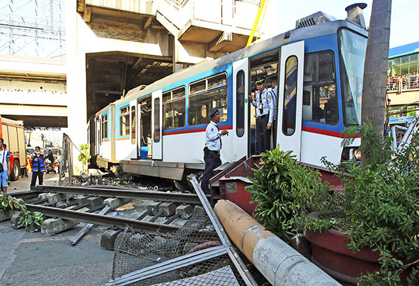 &lsquo;Commuters victims of DOTC-MRTC squabble&rsquo;
