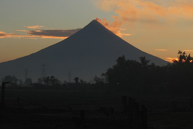 Weak crater glow seen from Mayon