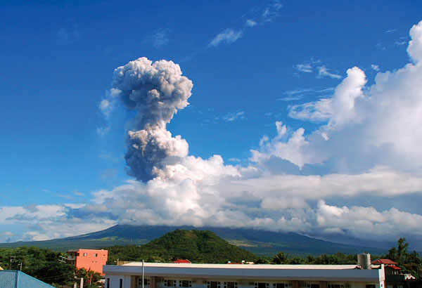 Mayon still restless