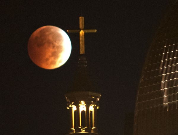 IN PHOTOS: Lunar eclipse in Asia and the Americas