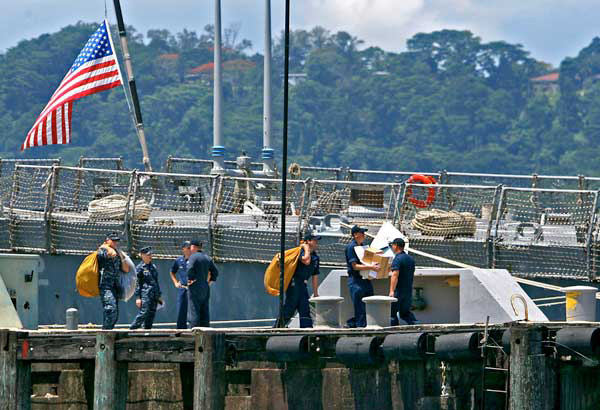 Skipper of US destroyer relieved after mishap off Subic
