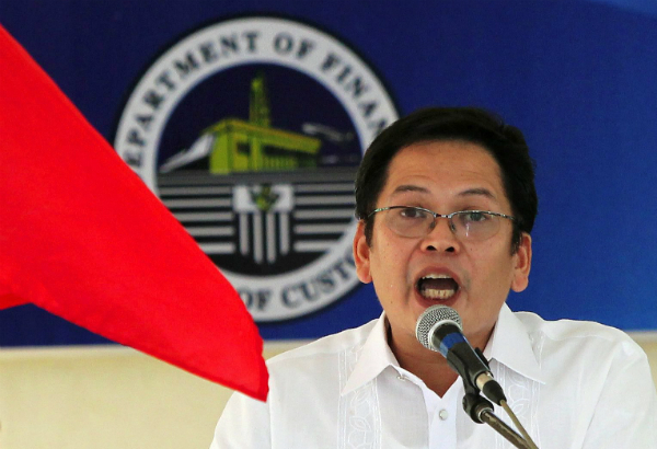 Palace defends Customs chief, no word on resignation rumors