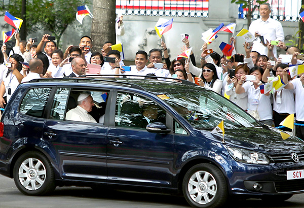 Databasen Panda drøm Pope Francis' other ride: VW Touran | Philstar.com