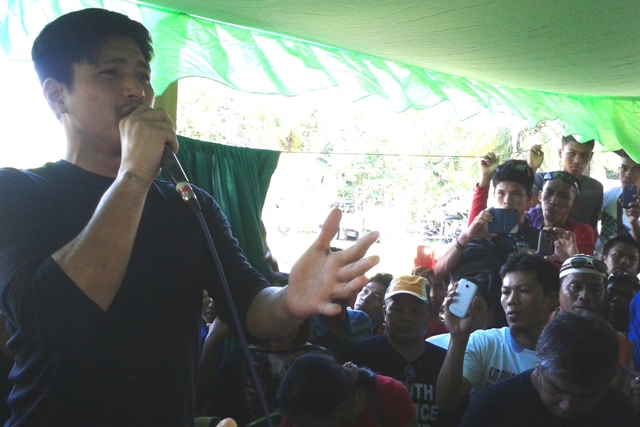 Robin Padilla to Mamasapano villagers: Be resilient