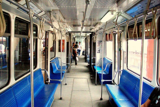 Tren ng LRT-1, nagka-problema sa preno, nagpababa ng mga pasahero
