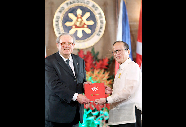 Order of Malta prince turns over Yolanda houses