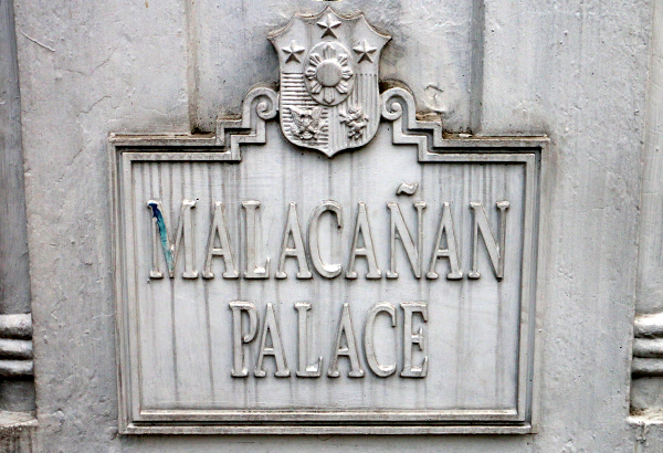 Palace to 'look into' National Library's non-librarian director