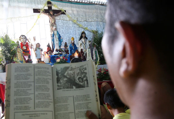 Noy to pray for critics during Lent