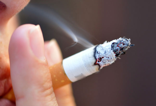 Duterte signs order banning smoking in public