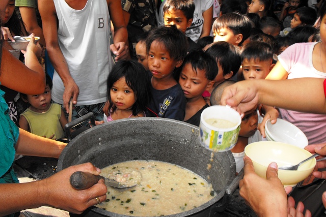 More Pinoy families experience hunger in Q3 â�� survey