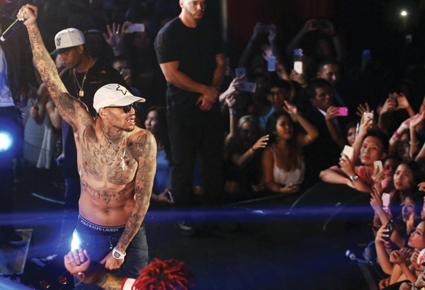 $1-M estafa rap vs Chris Brown to proceed