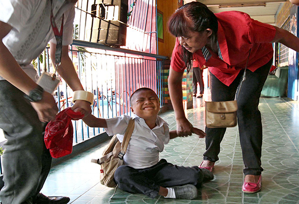 DepEd: 1.1 M students go to schools without electricity