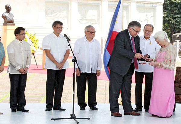 Noy leads observance of Quezon&rsquo;s 137th birth anniversary