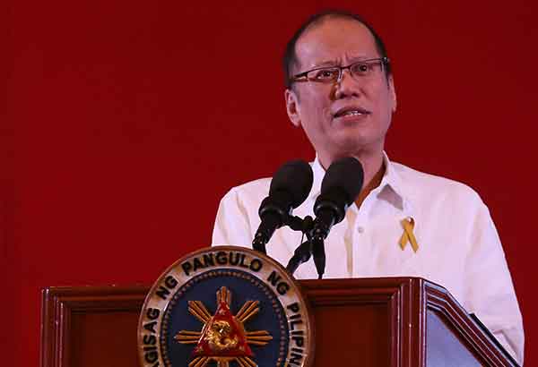 Noy signs public service employment bill into law