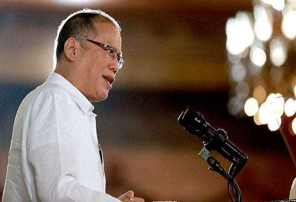 Noy campaigns for Mar in Rome, denigrates rivals