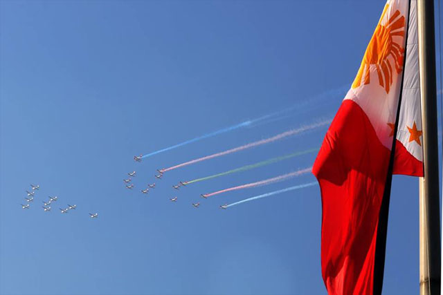 IN PHOTOS: PAF&rsquo;s new fighter jets fly by for Rizal Day
