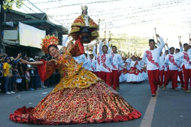 IN PHOTOS: Street dancers dress like Sto. Ni&ntilde;o for Sinulog 2016