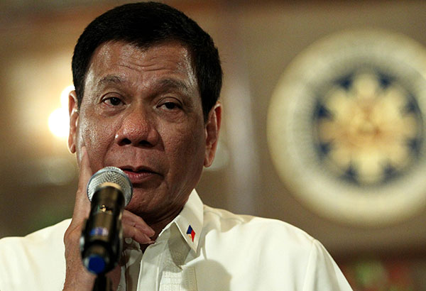 Duterte visits wake of slain Caloocan cop