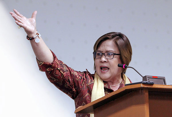 De Lima tells fellow lawyers: We should be champion of rights 